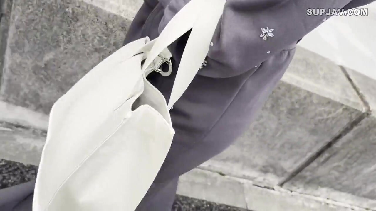 [18-year-old Current College Girl] The Bold Awakening Of A Shy, Introverted Girl! She Breaks Through Her Limits, Strips Off Her Sullen Mask, And Lets Loose Her Orgasms!