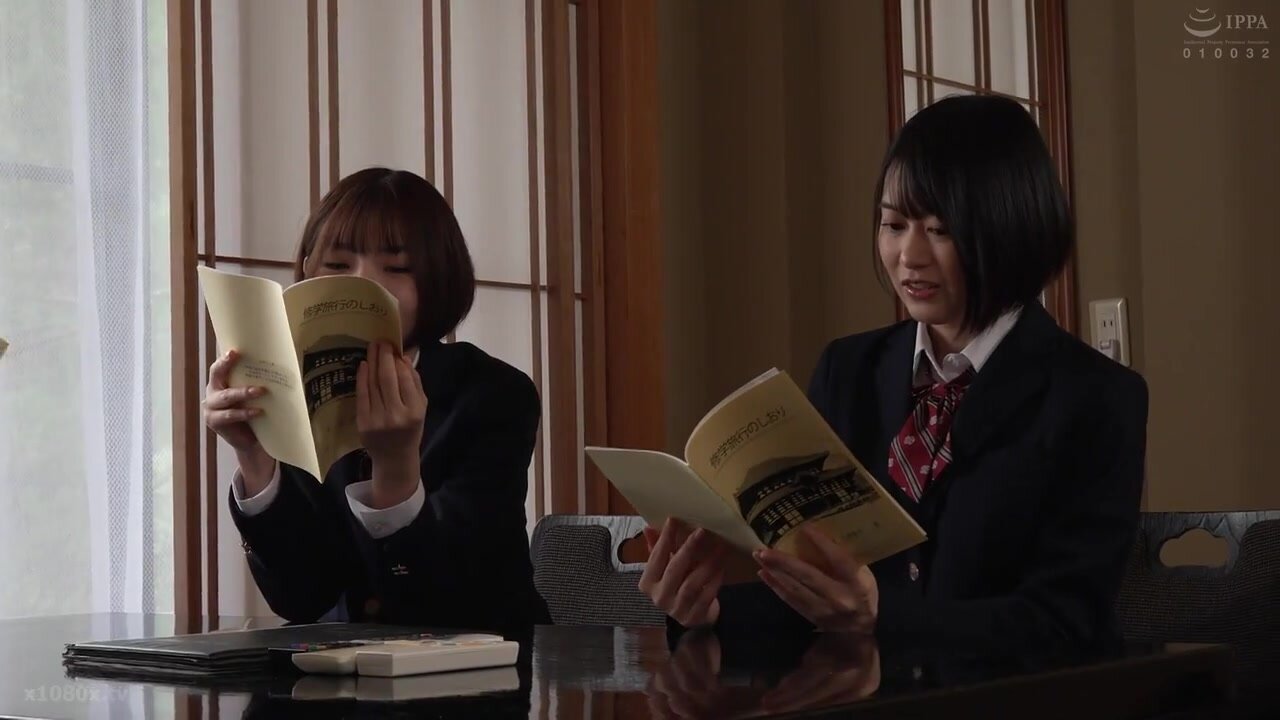 HUNTC-552 A flat-chested girl challenges herself to enter the men’s bath wearing only a towel wrapped around her waist! If she’s found out, she’s out!? A test of courage at a hot spring inn! The girls enjoy the thrill… What will happen if they’re found