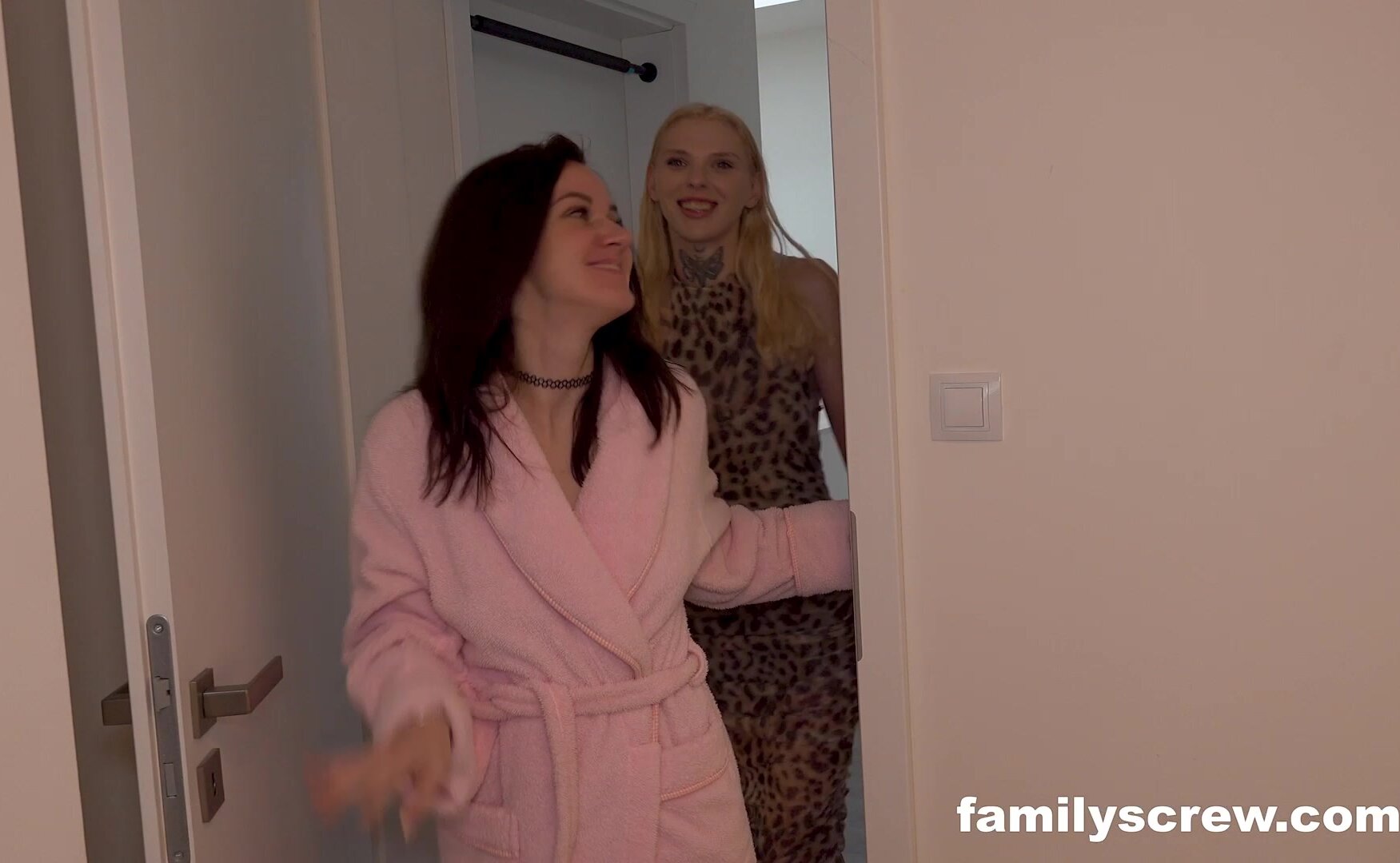 FamilyScrew – Melani Mendes And Lexi Starr