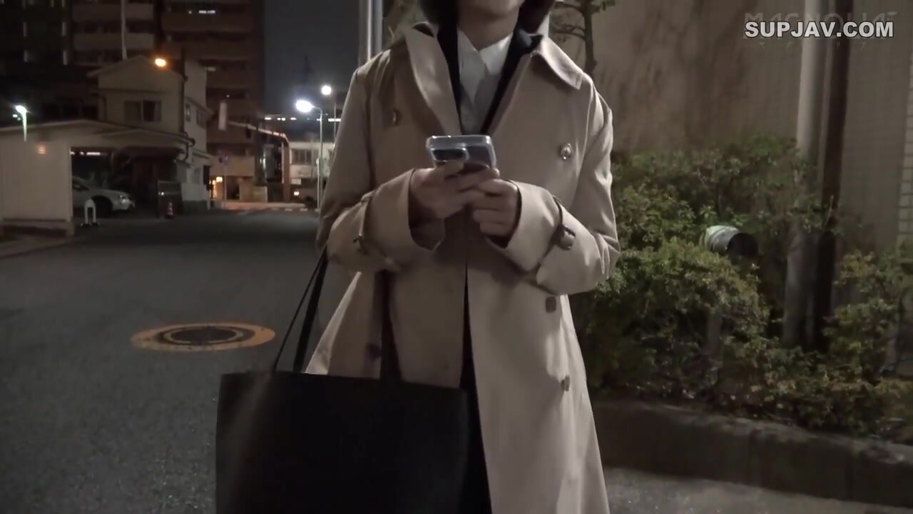 MGNL-150 “Limited To Job-hunting Female College Students Whose Goal Is To Get A Job Offer At A Major Company!” Job Interview Training While Holding A Dick In Your Mouth! 』A Neat And Clean JD With Outstanding Style Gets His Dick Bulged In The Back Of Her T