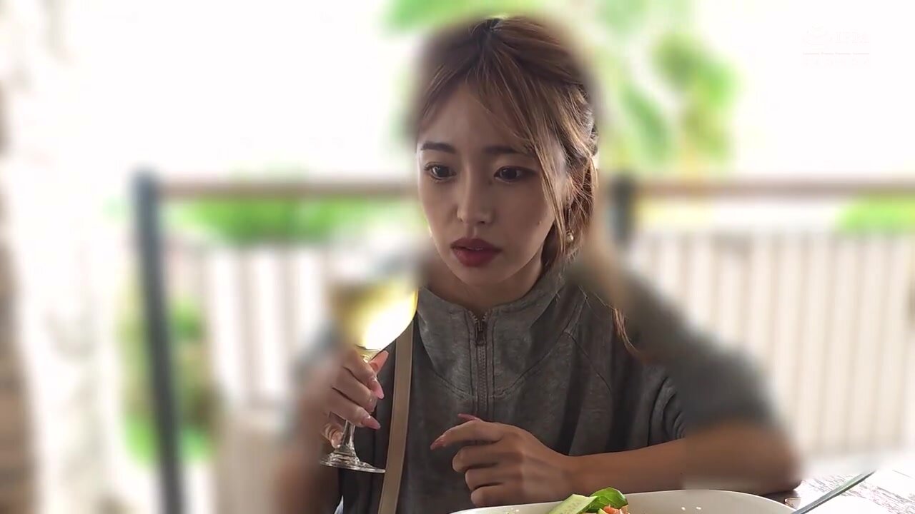 CEMD-819 No-bra beauty big boobs bouncy boobs date 4 Tsubaki Rika