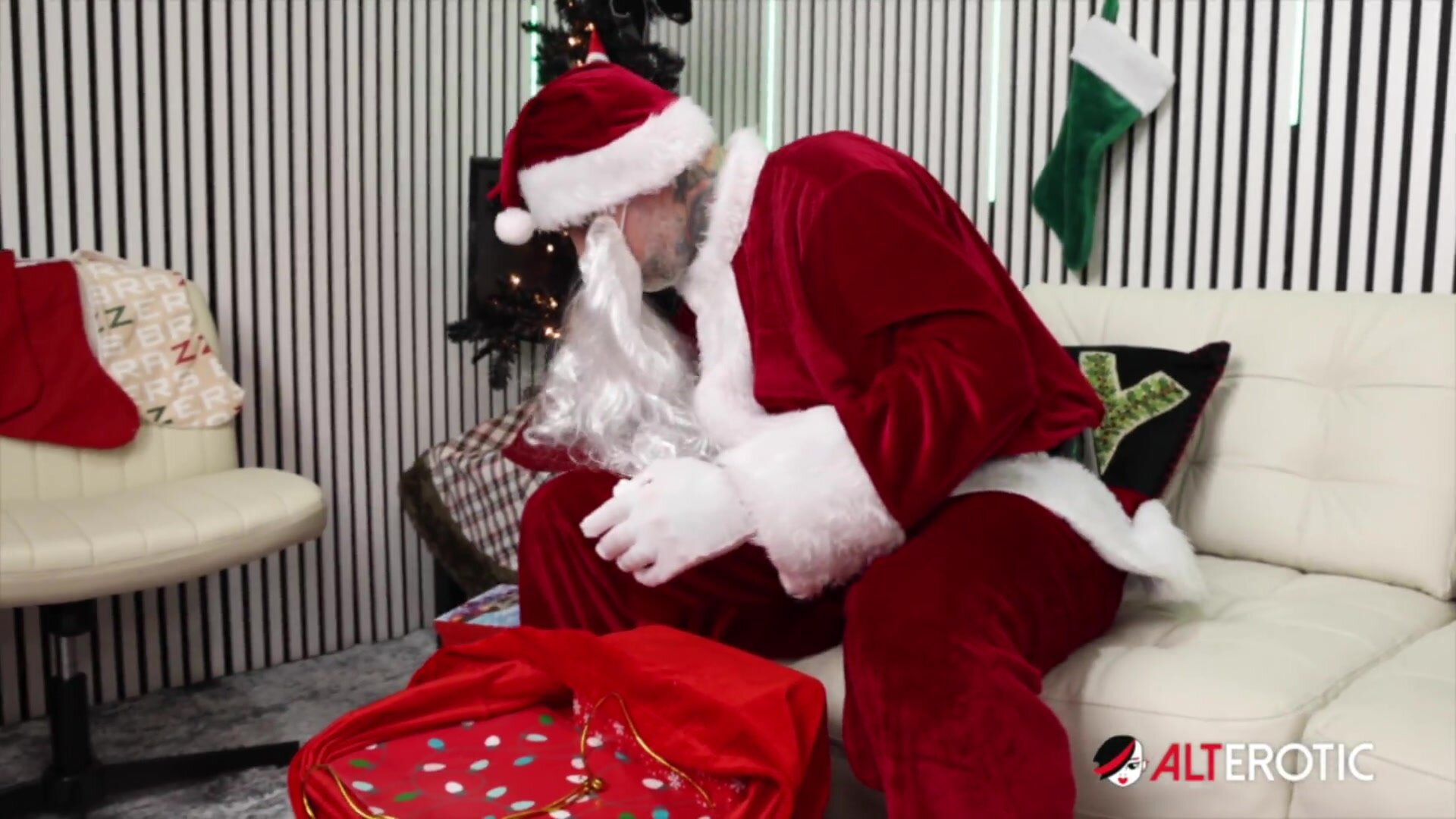 AltErotic – Jessie Lee Gets Her Christmas Package From Santa Tef