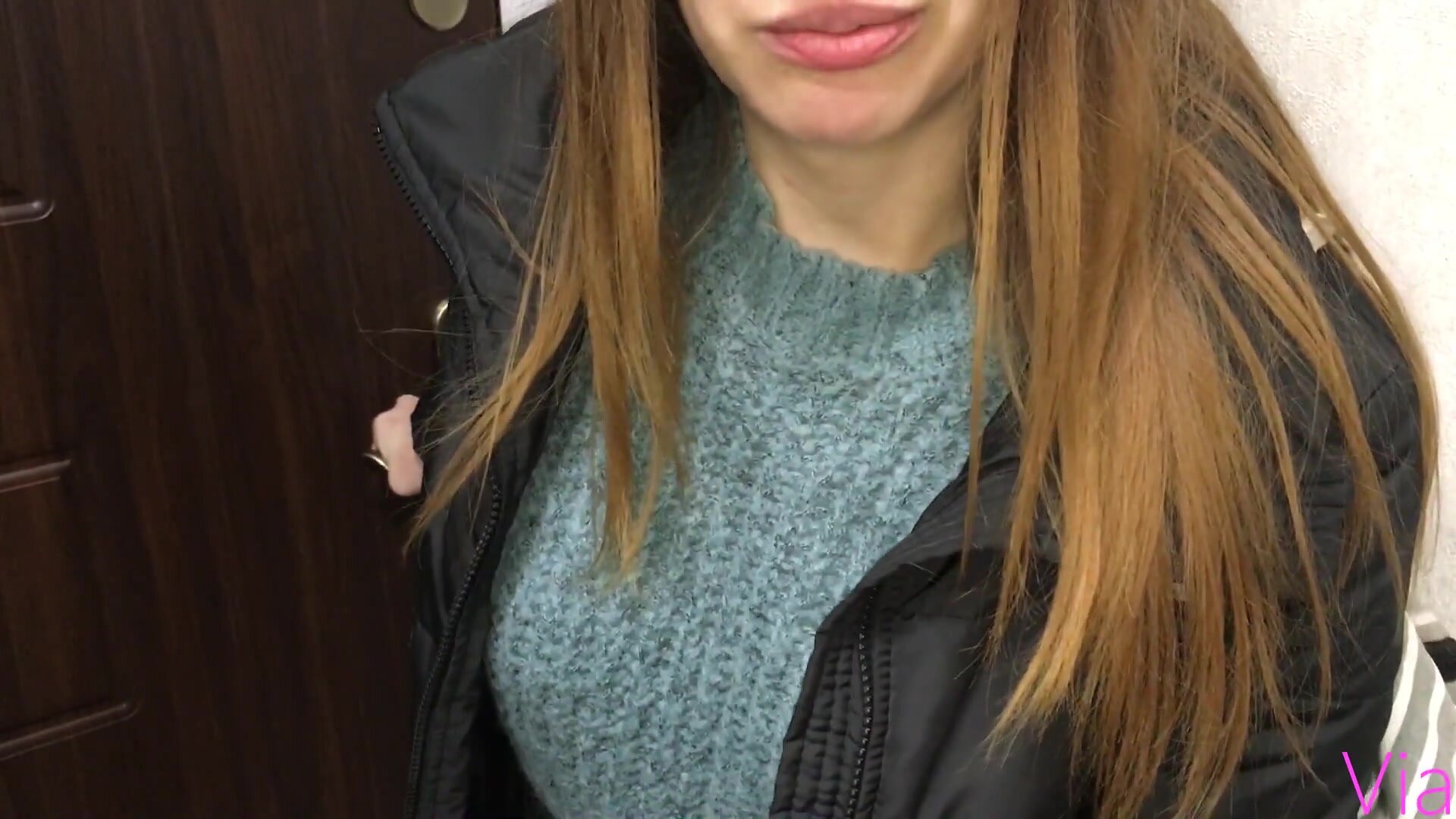 Via Hub – Hot Teen Thanked for the Couch