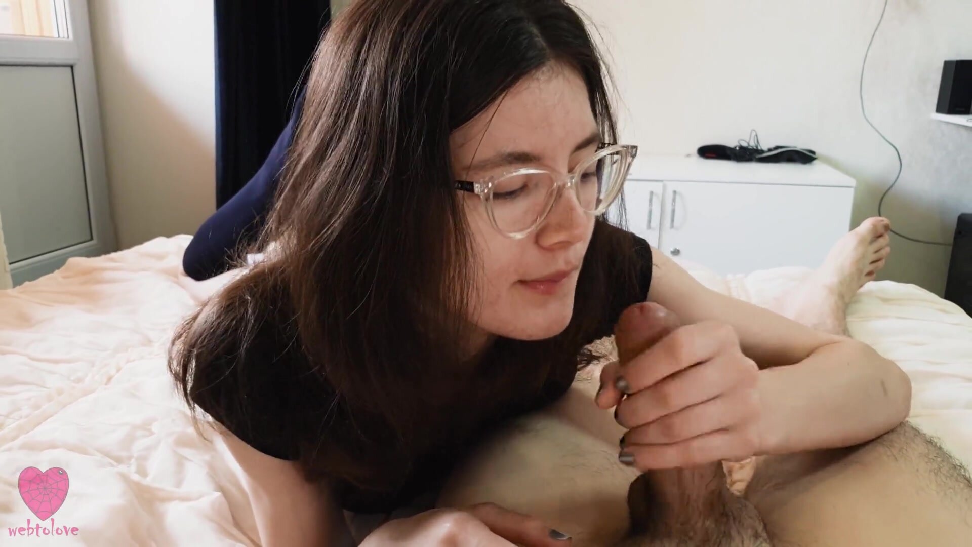 WebTolLve – Schoolgirl in a skirt sucked a dick without taking her eyes off me and got hot sperm in her mouth 4K