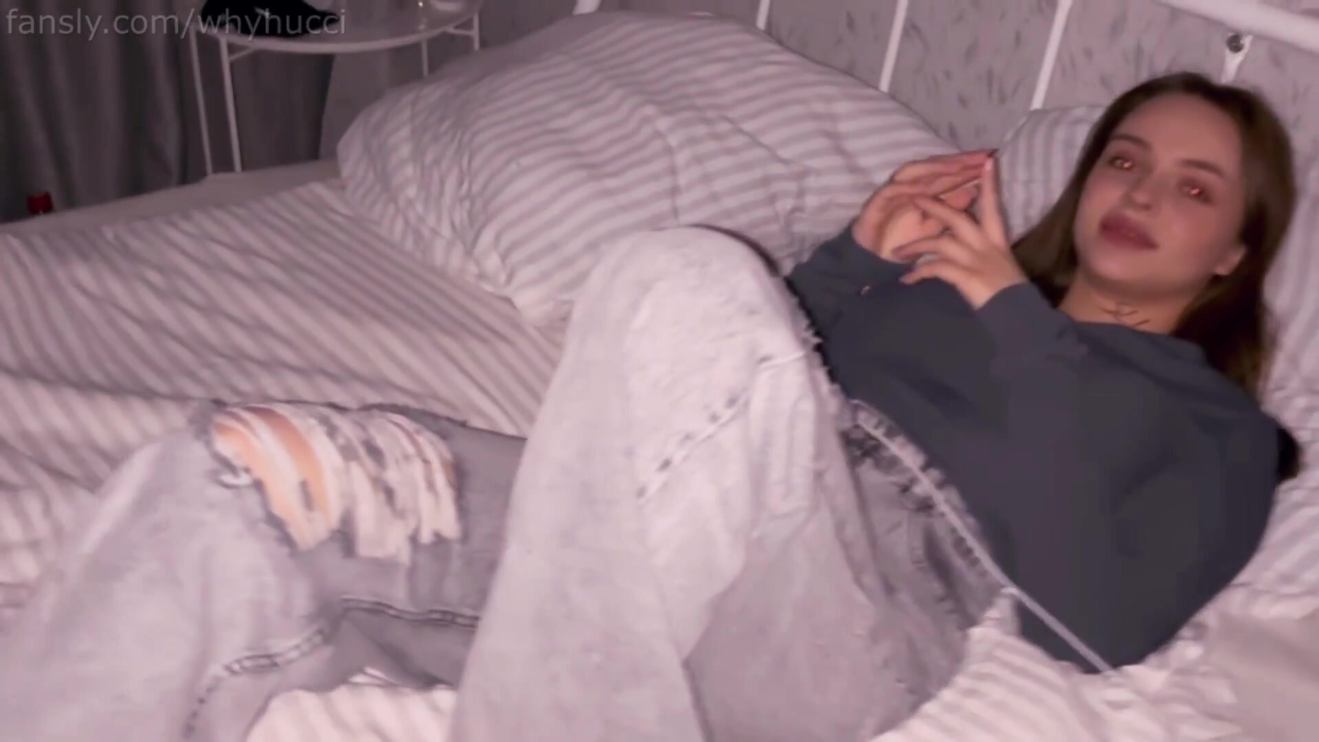 Whyhucci – Gave Flowers and Cummated Muchly on the Plum Lips of an 18-Year-Old Cheerleader