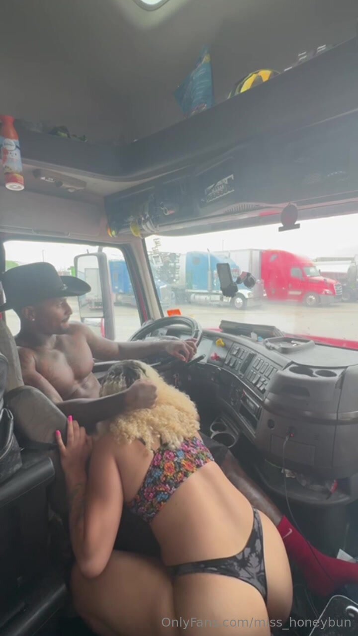 Honey Bun onlyfans 3