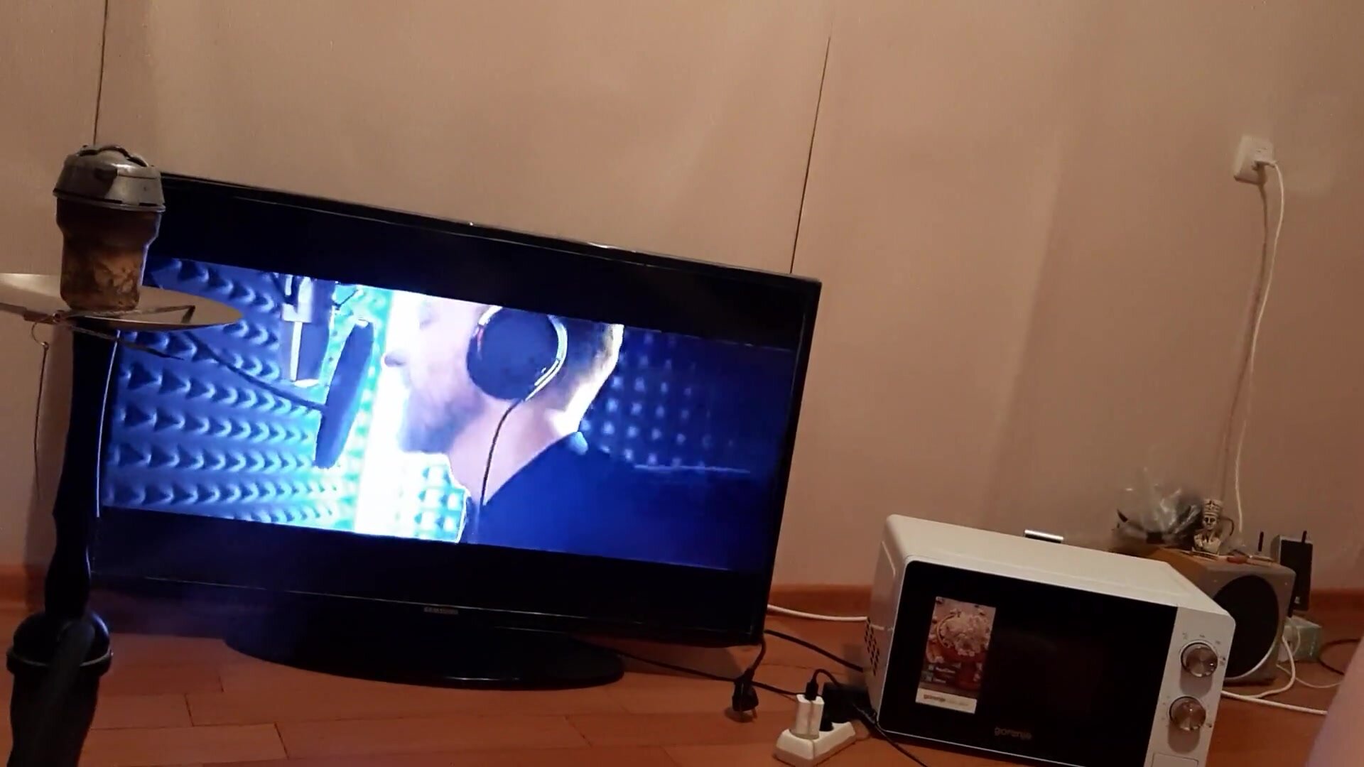 Lesbian Illusion – Lesbians. Brunettes. Russian Conversations. Hookah. Smoke. Cunnilingus. Foot Fetish. Female Orgasm.