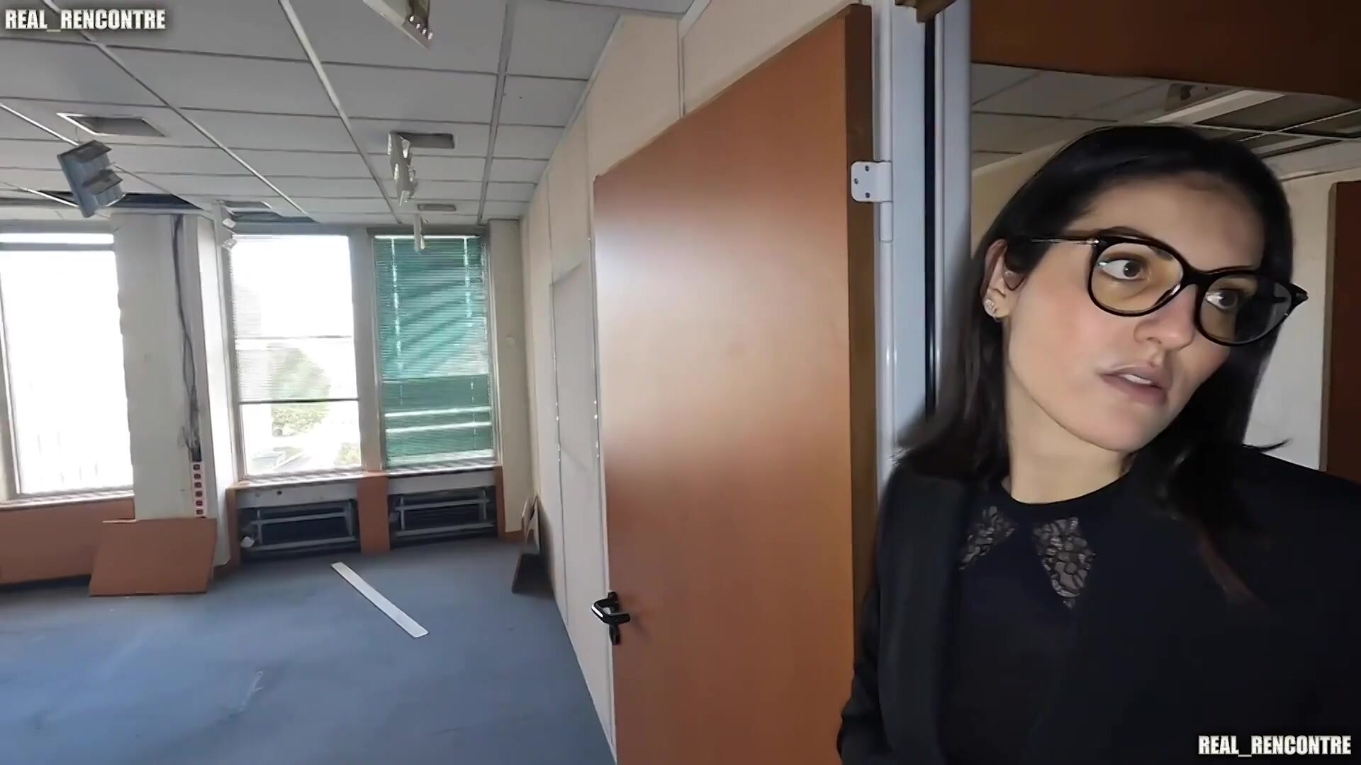 Real Estate Agent Cheats on Her Boyfriend, Gets Anal Fucked During Visit by Fake Clients !!! – Laure Zecchi