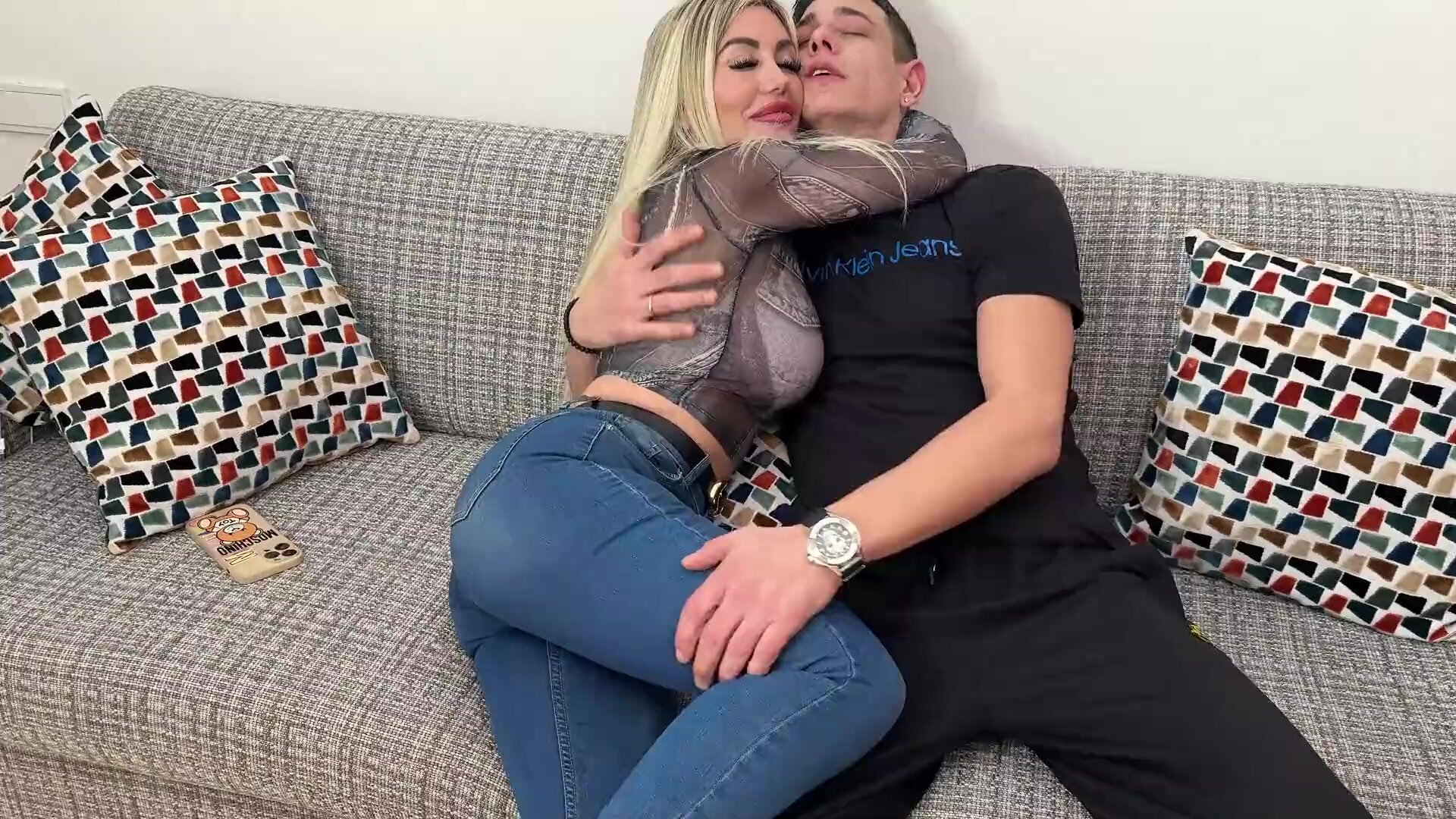 Pamela Mendoza & Carla Boom