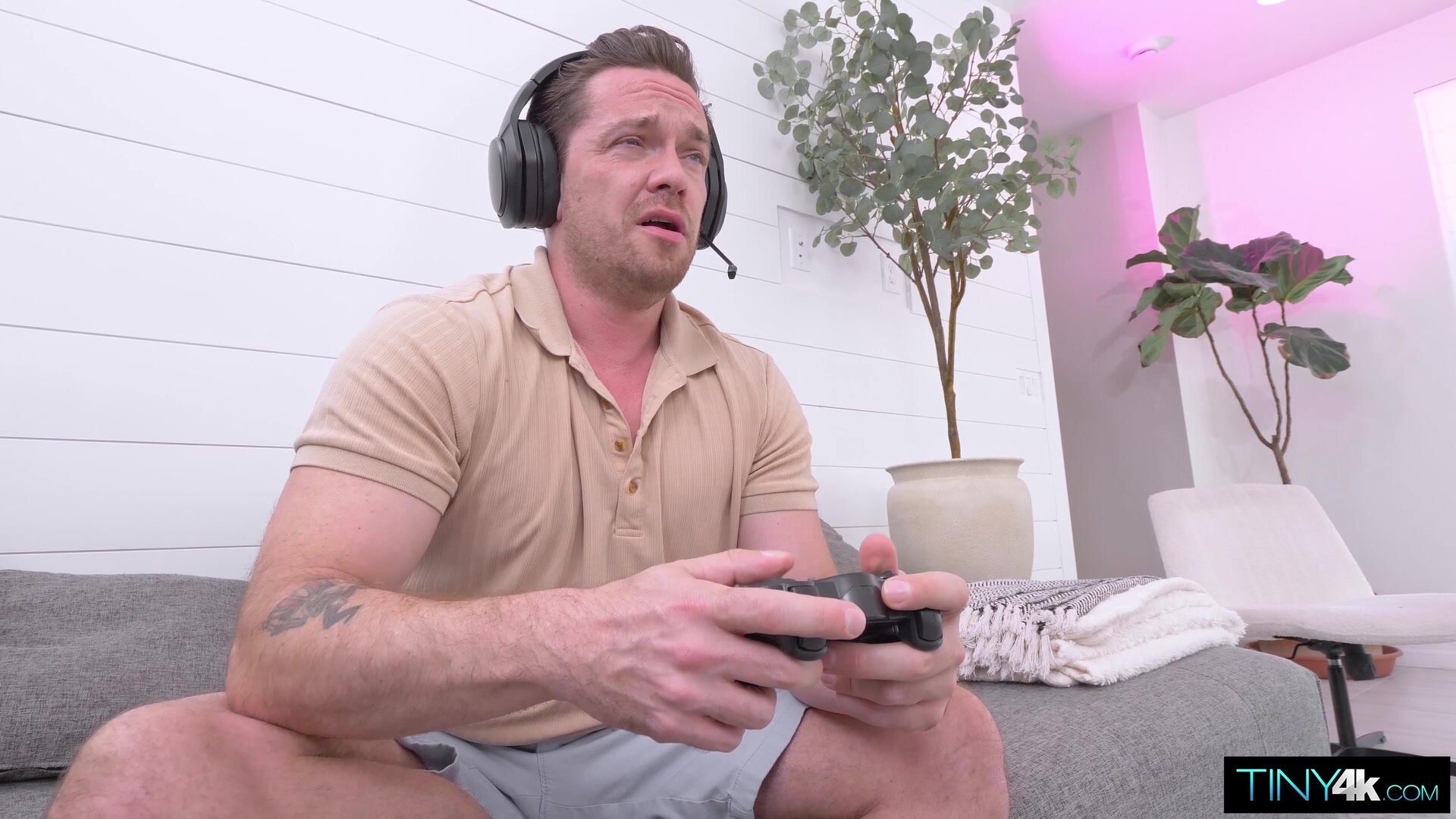 Tiny4K – Madison Wilde – Gamepad Girlfriend