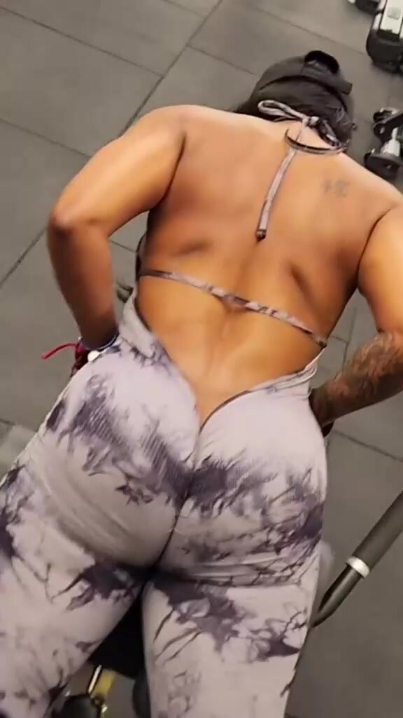 Michelle Wick entrenando y mamando