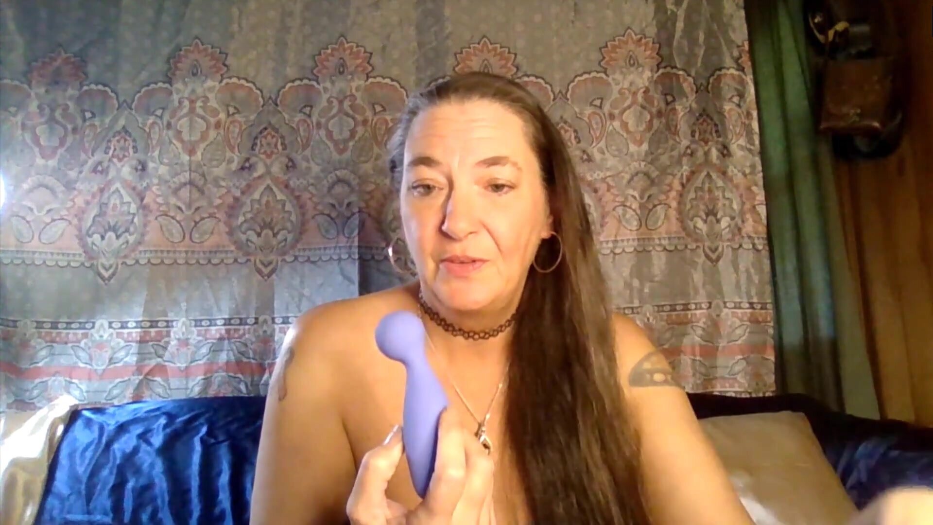 Cassandra toying herself until the juice runs down her thighs