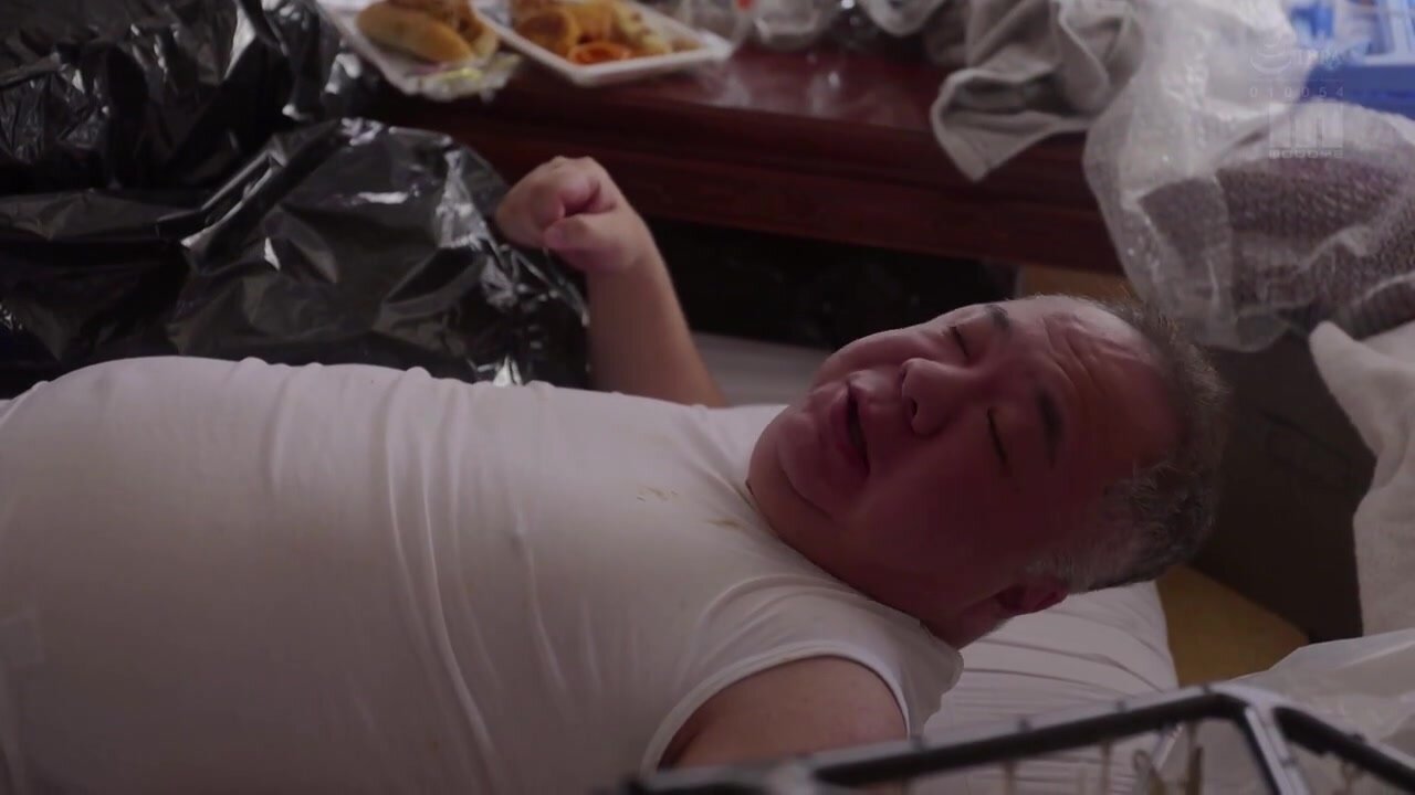 MNGS-039 Even a poor man living in a trash room wants to be the master! A maid who is a gal but gives sweet service and is OK with immediate creampie impregnation, Haruyo Moka