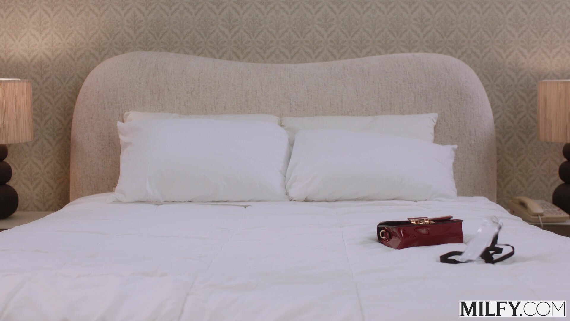 Milfy – Taylor Vixxen – Foxy Blonde MILF Gets Her Pussy Worked Out In Hot Threesome