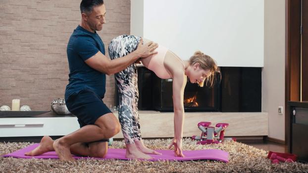 BzzsExxtra – Freya Mayer – Yoga Queen